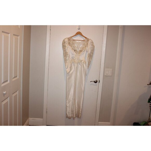 Vintage Sating Long Sleeve Embroidered Lace Wedding Gown With Beaded Details & P - Picture 10 of 12